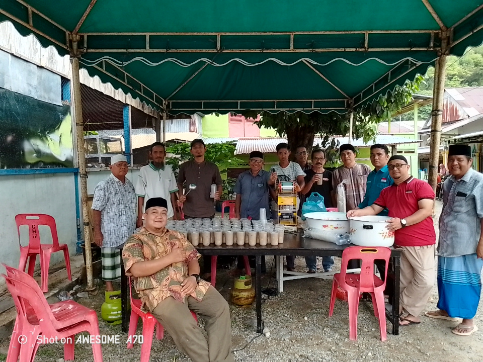 Kemeriahan Takjil Jum’at Berkah di Mushalla Al-Hikam Gampong Hulu: Memperkuat Kebersamaan di Bulan Suci